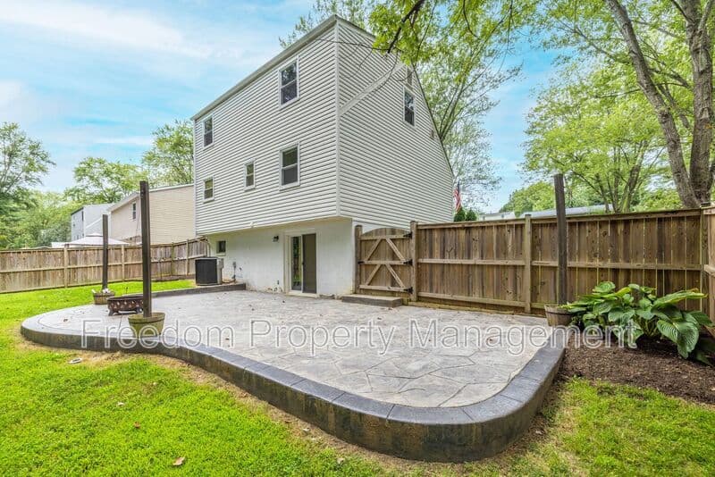 Woodbridge House: 5256 Sudberry Ln