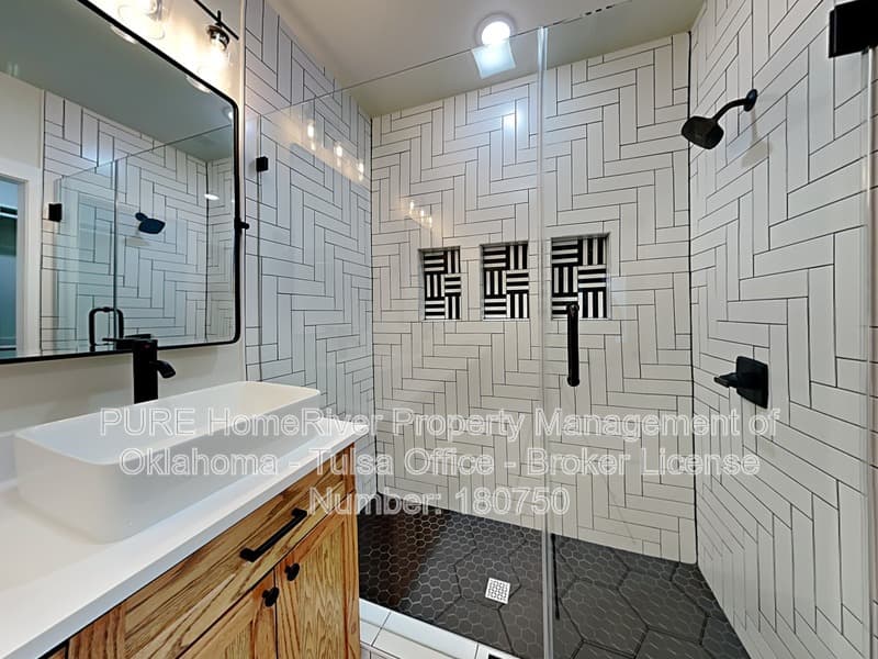 Tulsa House: 1305 S Carson Ave