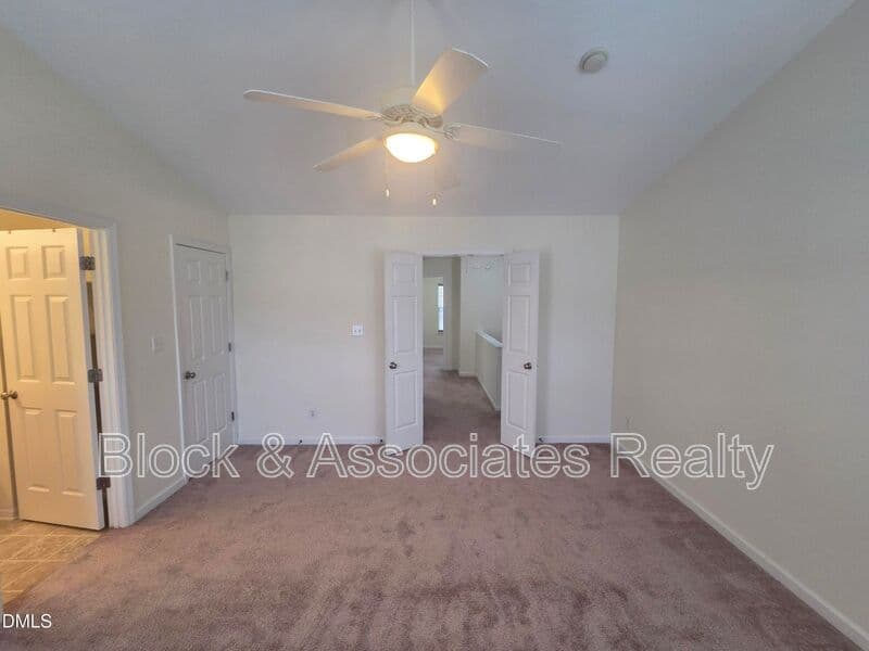 Raleigh House: 8346 Glenwood Springs Ct