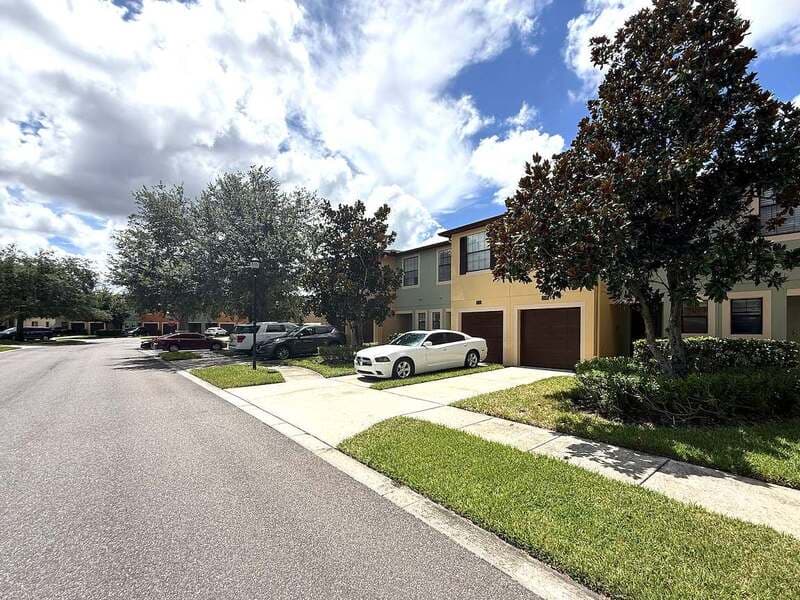 Brandon Townhome: 2516 Oleander Lakes Drive
