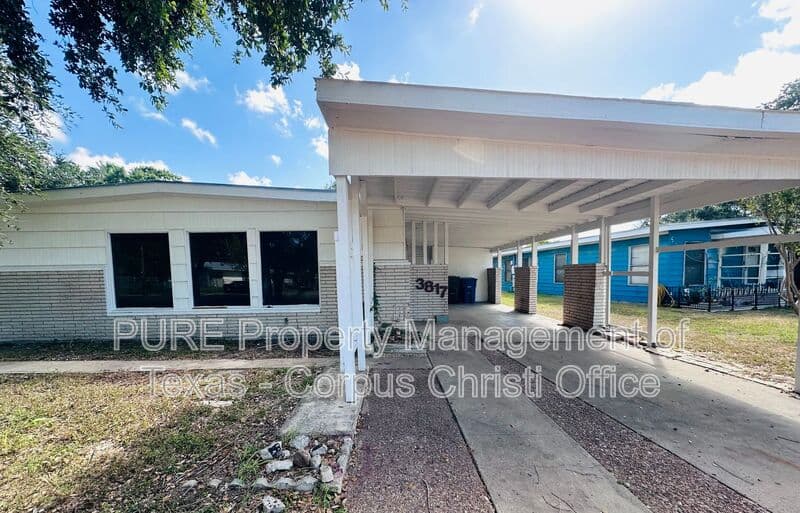Corpus Christi House: 3817 Lamont St