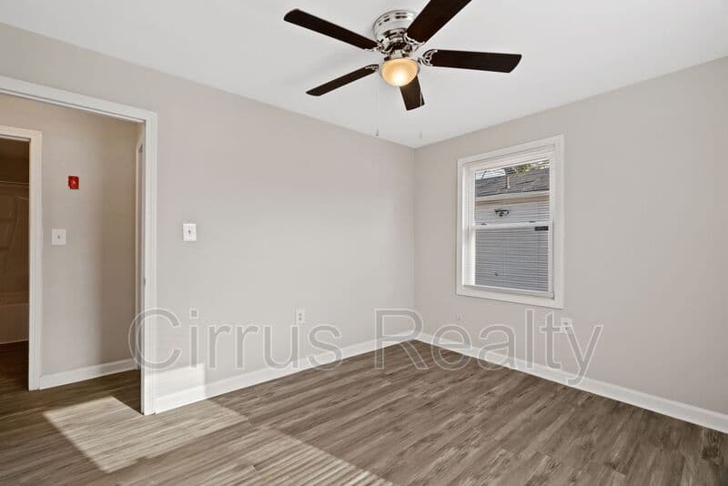 Portsmouth House: 6 Worden Pl