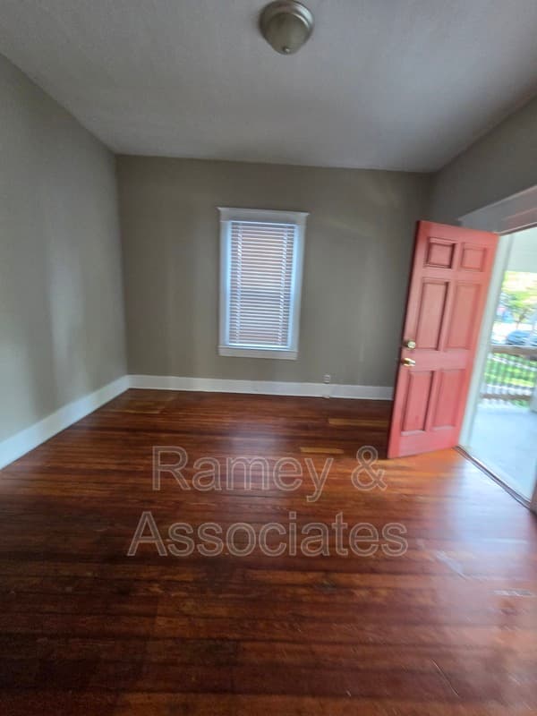 Louisville House: 4106 S 2nd Street