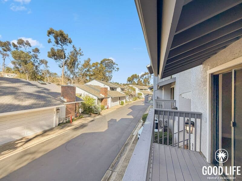 La Jolla Townhome: 8013 Caminito Gianna