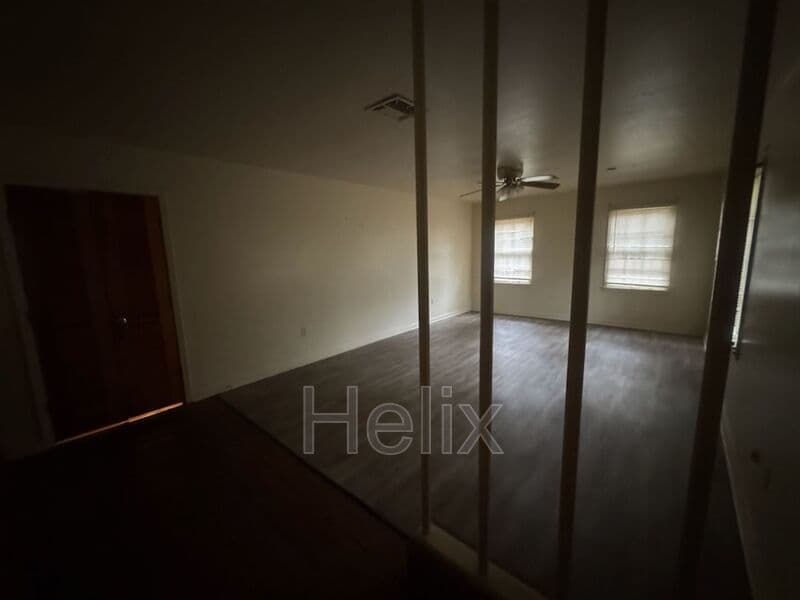 Jackson House: 247 Dona Ave