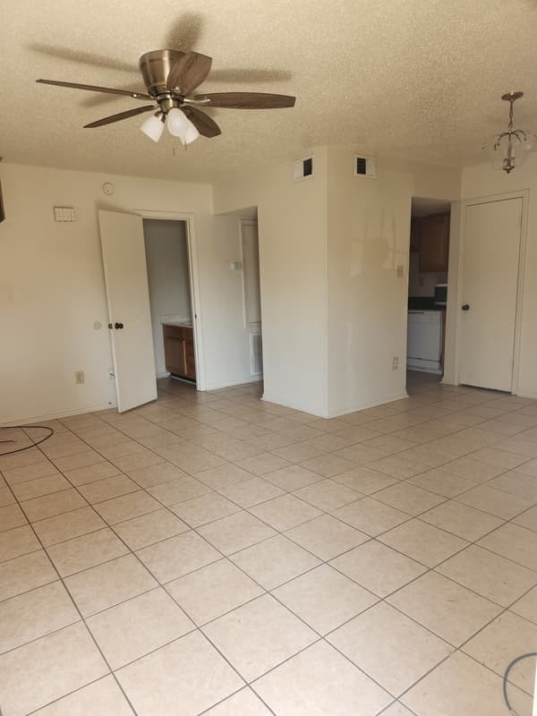Gretna Condo: 1629 Gary, Apartment B