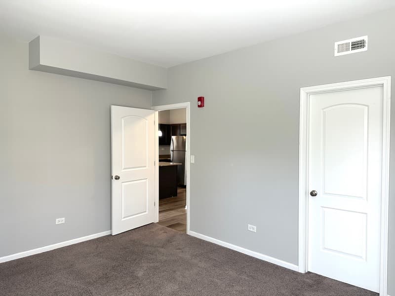 East Dundee Condo: 809 E Main St