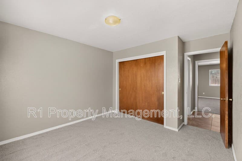 Rio Rancho House: 209 Villa Verde Drive Southeast