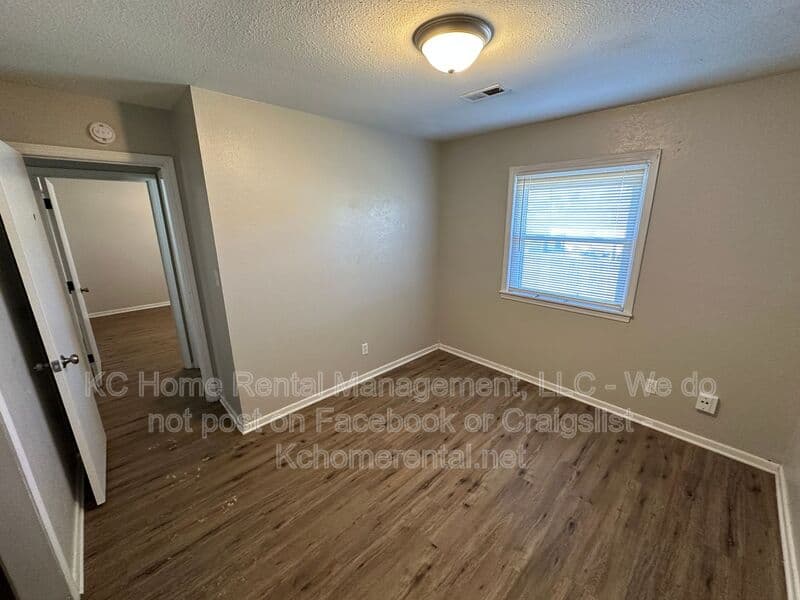 Grandview House: 13428 Spring St.