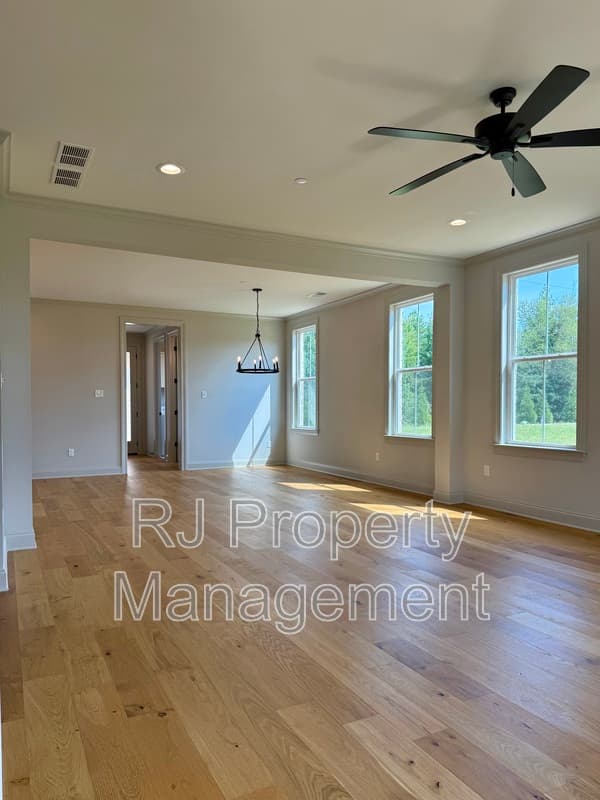 Collierville Townhome: 924 Aldwick Dr