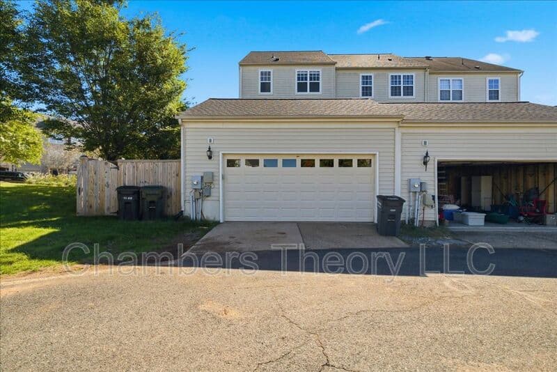 Bristow House: 9180 Ribbon Falls Loop