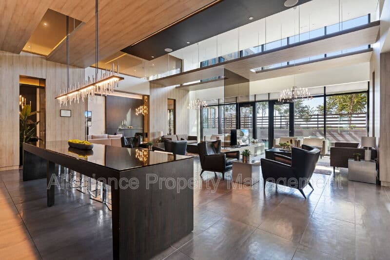 Mclean House: 1650 Silver Hill Dr