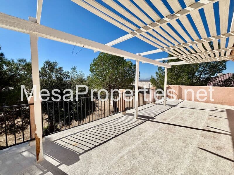Apple Valley House: 18633 Kamana Rd.