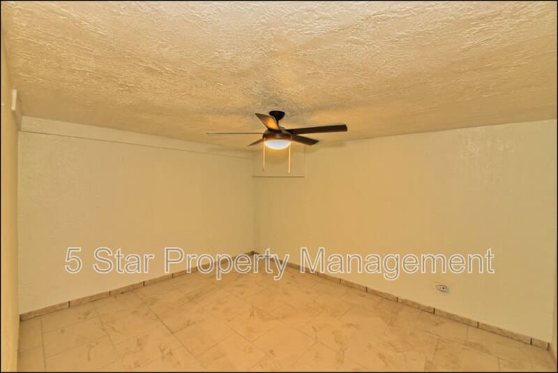 El Paso House: 3030 Aurora Avenue