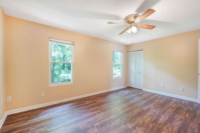 Fredericksburg House: 128 kings Mill Drive