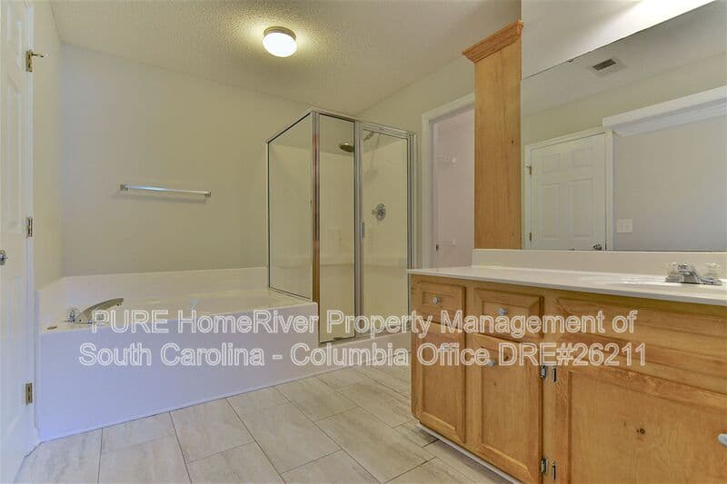 Elgin House: 20 Sugar Maple Ct