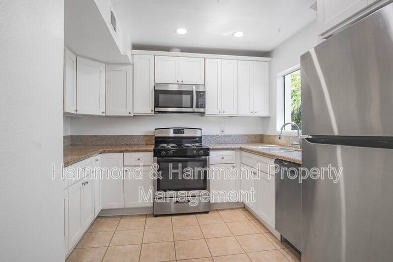Tarzana Condo: 5700 Etiwanda Ave.