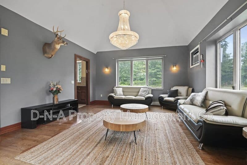 Mount Pocono House: 133 Montanesca Road