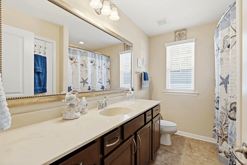 Savannah House: 225 Willow Point Cir