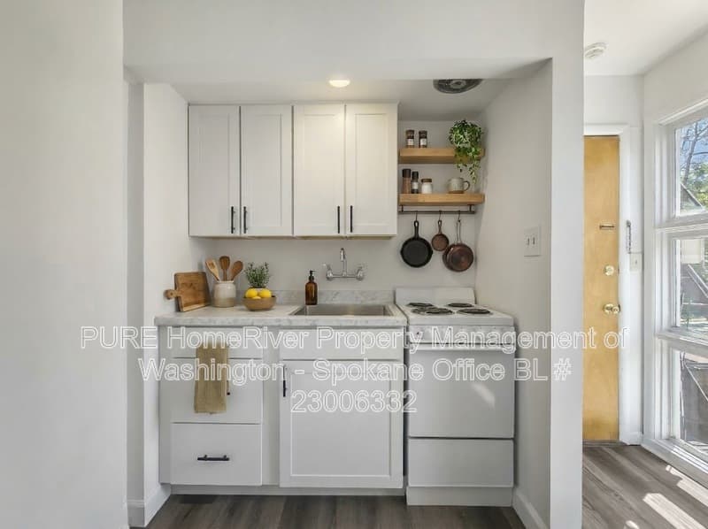 Spokane House: 634 E 23rd Ave
