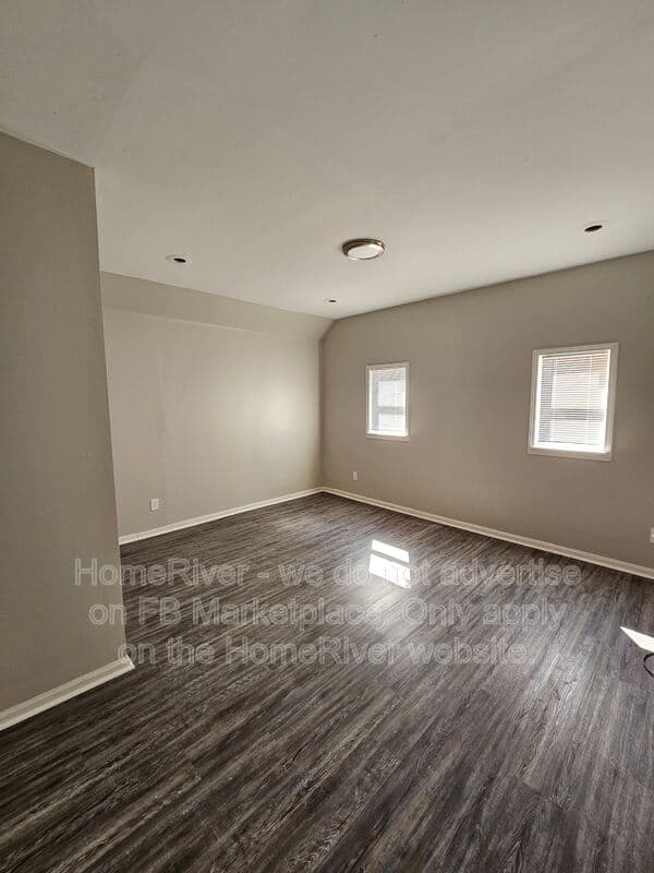 Cincinnati House: 1632 Dewey Ave