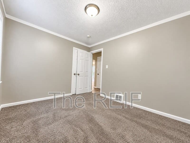 Detroit House: 17712 Lenore Avenue