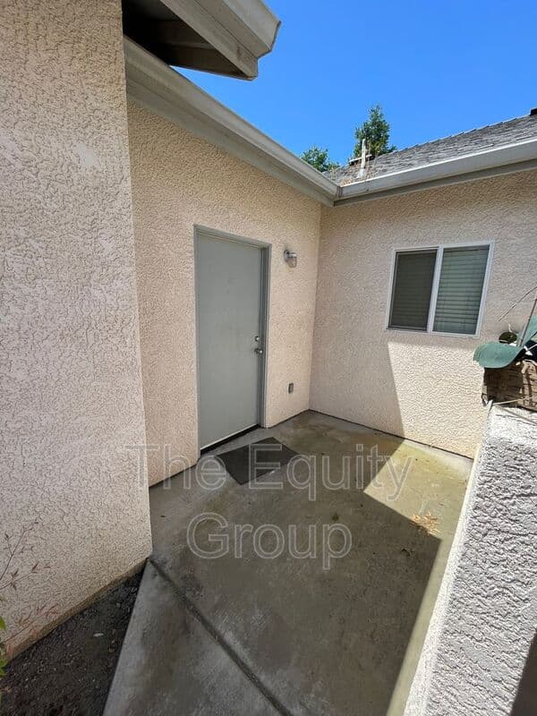 Visalia Condo: 1323 South Crowe Street