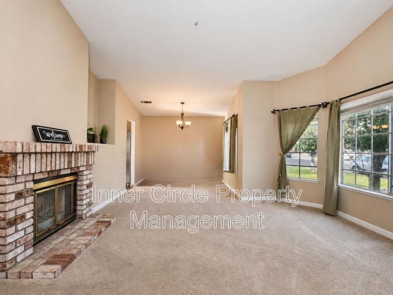 Oakley House: 4239 Sequoia Drive