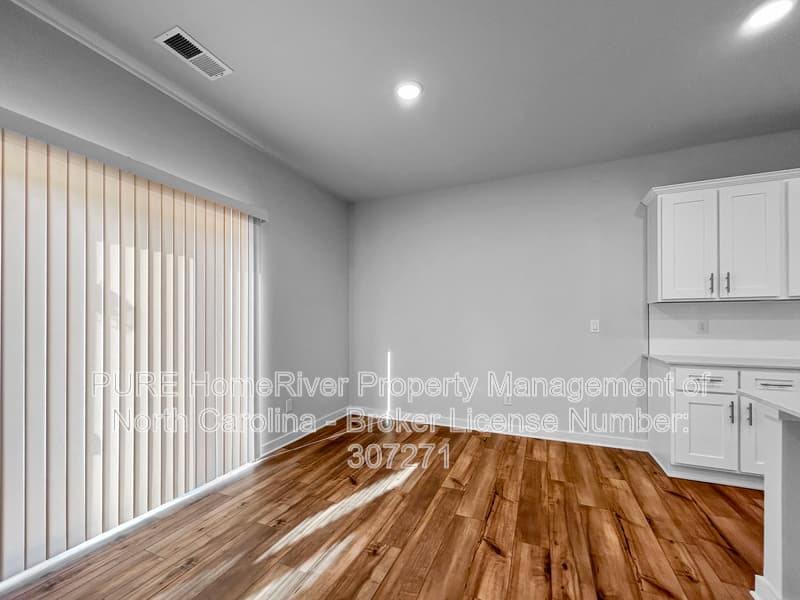 Hickory House: 2957 31st St Ln NE