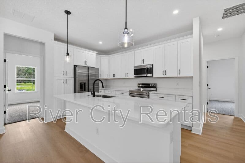 Sanderson House: 9281 Dolphin St