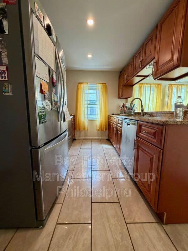 Philadelphia House: 6522 N American St