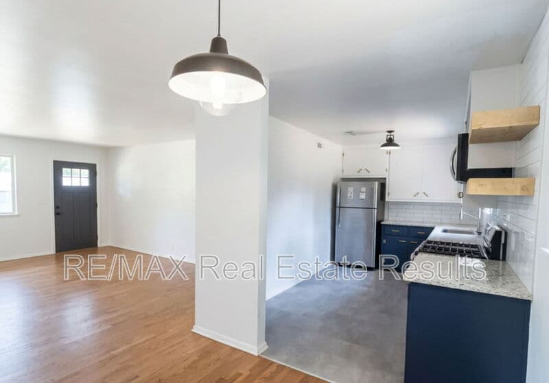 Fayetteville House: 113 N Nolan Ave