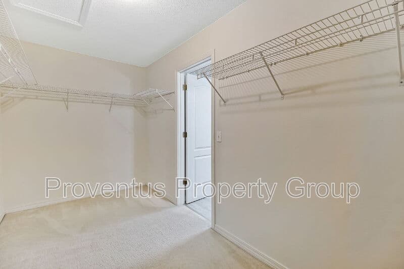 Navarre House: 2058 Catline Circle