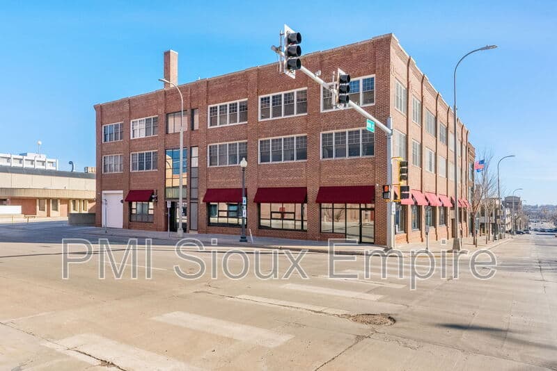 Sioux Falls Condo: 132 S Dakota