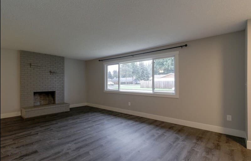 Vancouver House: 1420 Northeast 142nd Avenue