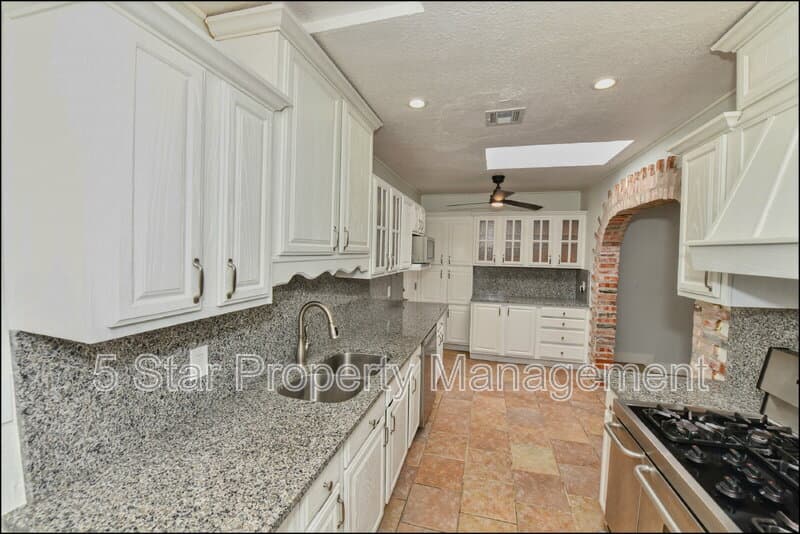 El Paso House: 3030 Aurora Avenue