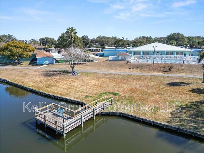 Lakeland House: 1706 Fox Hill Dr