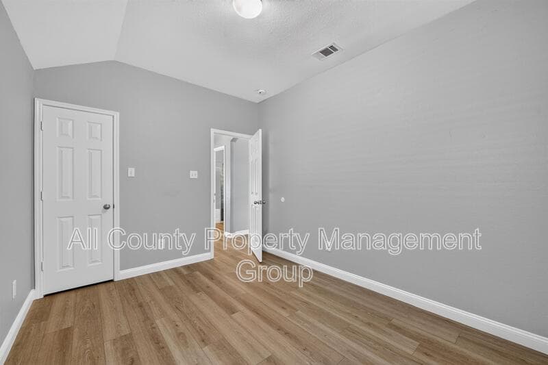 Fort Worth House: 8205 Mule Deer Run