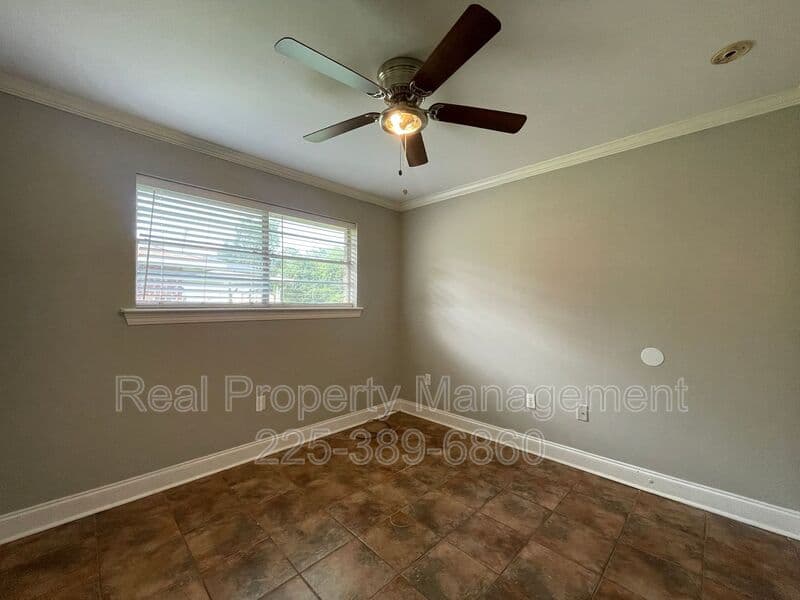 Baton Rouge House: 275 W Chalfont Dr.