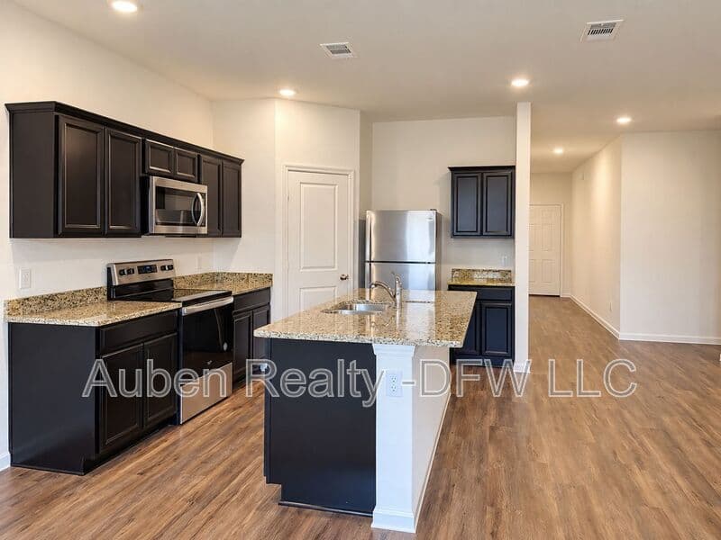 Fort Worth House: 6525 Trident Court