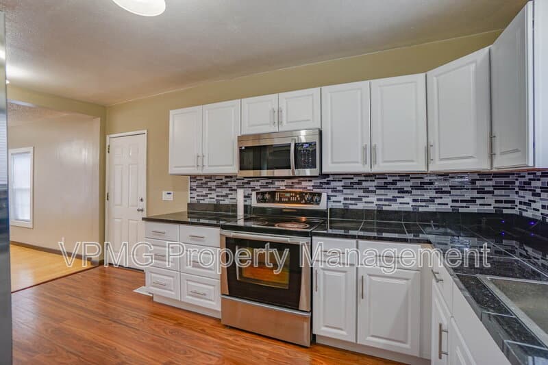 Vancouver House: 2901 Fruit Valley Rd