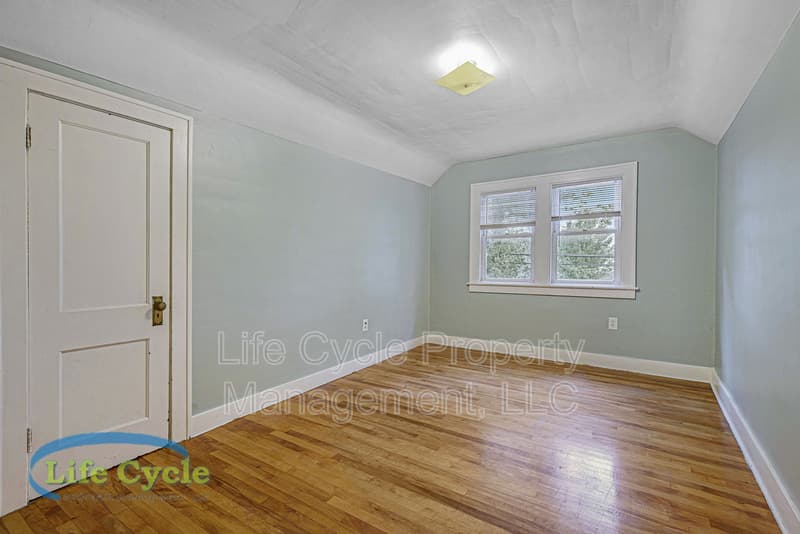 Grand Rapids House: 148 Diamond NE