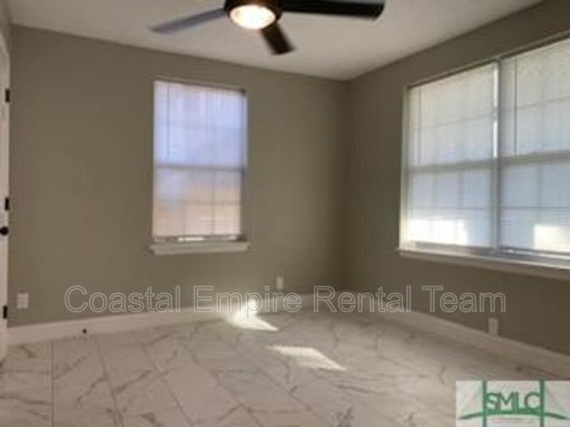 Savannah Condo: 1000 West 53rd Street - Lower Unit