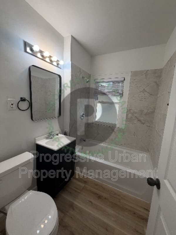 Cleveland Condo: 4427 West 49th Street - Upstairs