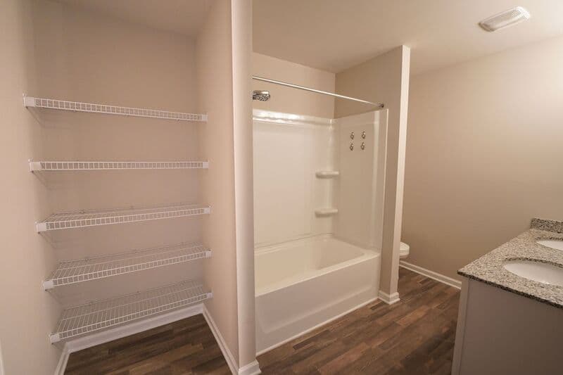 Midway House: 44 Sunrise Cir