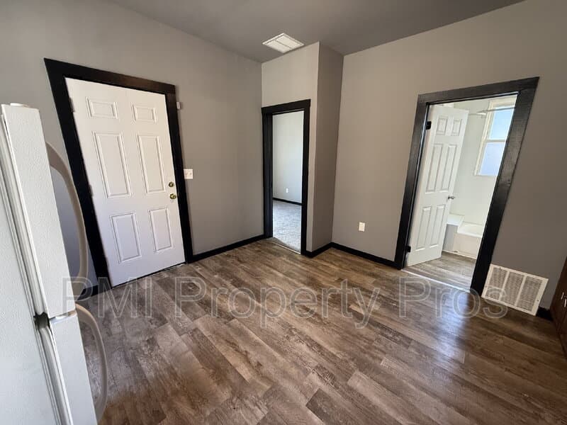 Milwaukee Condo: 3127 West Garfield Avenue