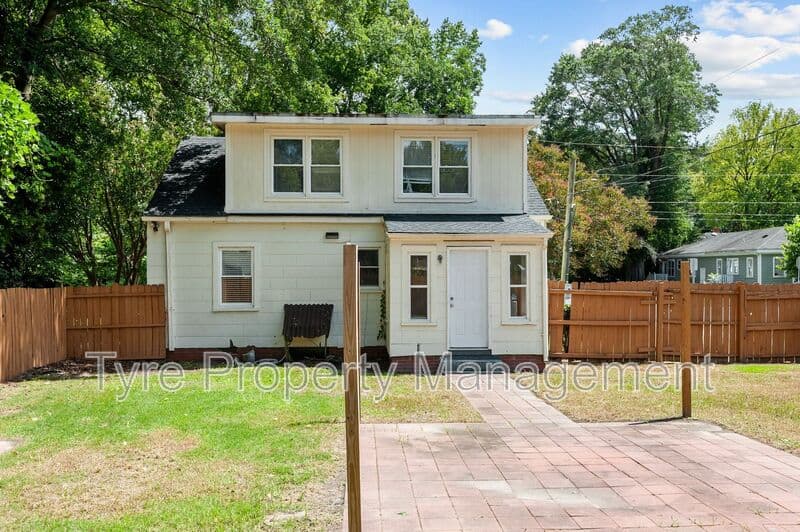 Greenville House: 201 N Summit Street