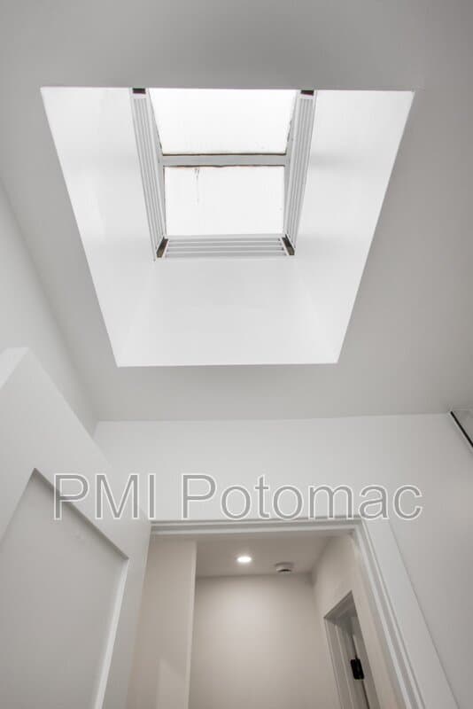 Washington Townhome: 702 19th St NE