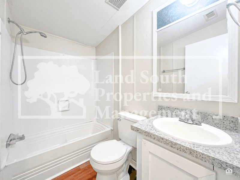 Lakeland House: 3230 J and J Manor Rd