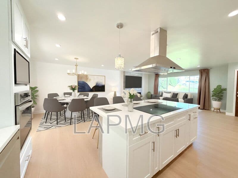 Pacoima House: 10839 Fellows Avenue